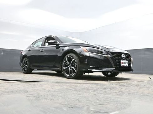 Used 2025 Nissan Altima 2.5 SR image 42