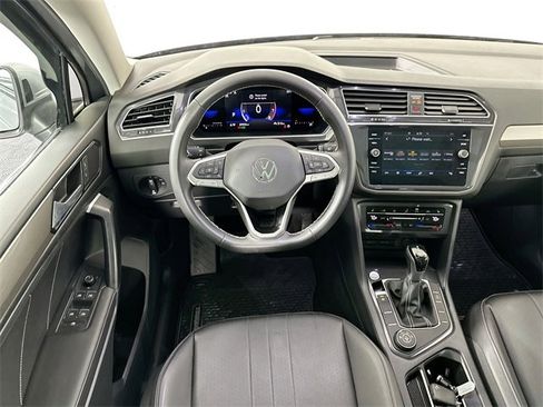 Used 2022 Volkswagen Tiguan SE image 11