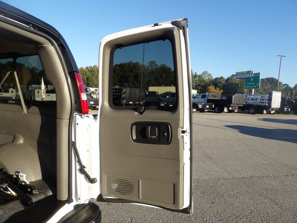 Used 2025 Chevrolet Express 3500 LT w/ LT Preferred Equipment Group RWD image 44