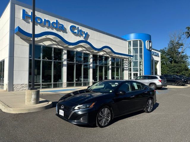 Used 2024 Nissan Altima 2.5 SL FWD image 2