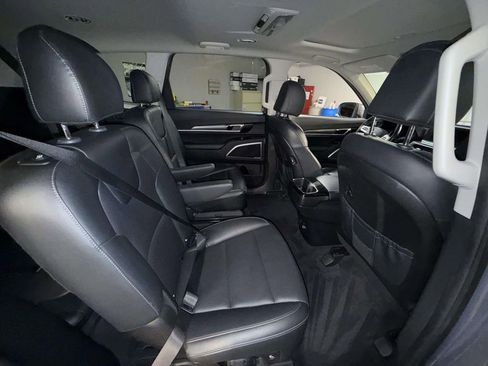 Used 2022 Kia Telluride S image 16