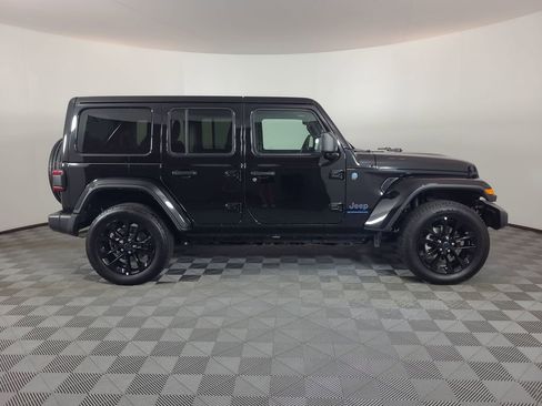 Used 2025 Jeep Wrangler Unlimited Sahara w/ Safety Group AWD/4WD image 2