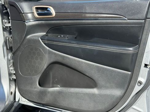 Used 2016 Jeep Grand Cherokee Limited image 22