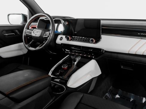 Used 2025 GMC Canyon AT4 w/ AT4X Package image 95