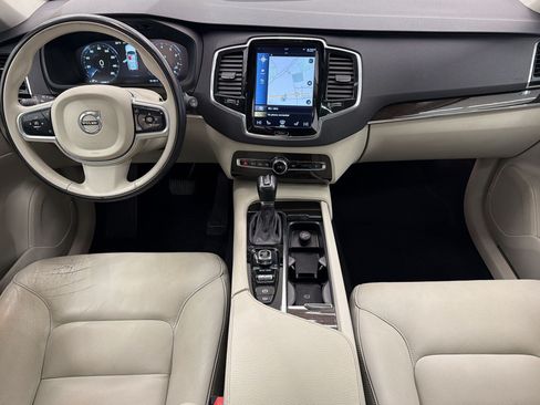 Used 2018 Volvo XC90 T6 Momentum w/ Convenience Package AWD/4WD image 16