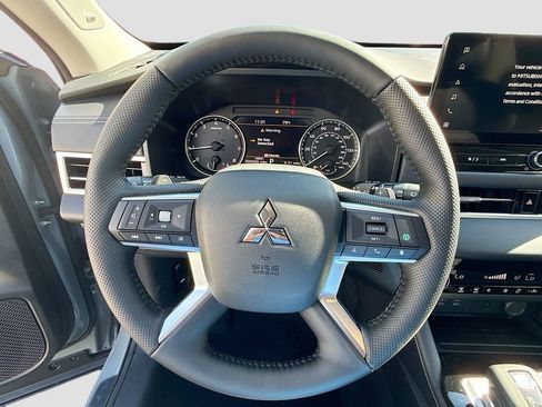 New 2026 Mitsubishi Outlander SE FWD image 11