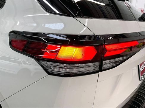 New 2026 Volkswagen Tiguan SE R-Line AWD/4WD image 25