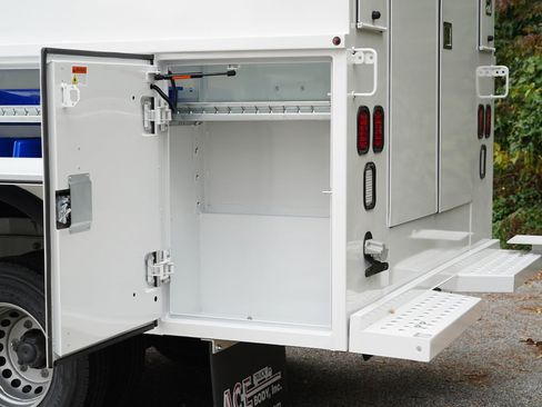 Used 2023 Mercedes-Benz Sprinter 3500 image 17