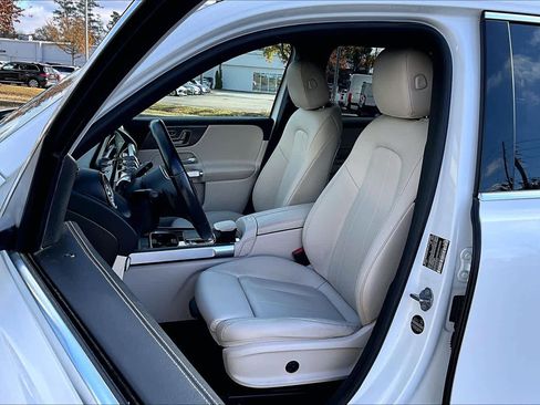 Used 2020 Mercedes-Benz GLB 250 4MATIC w/ Premium Package image 7