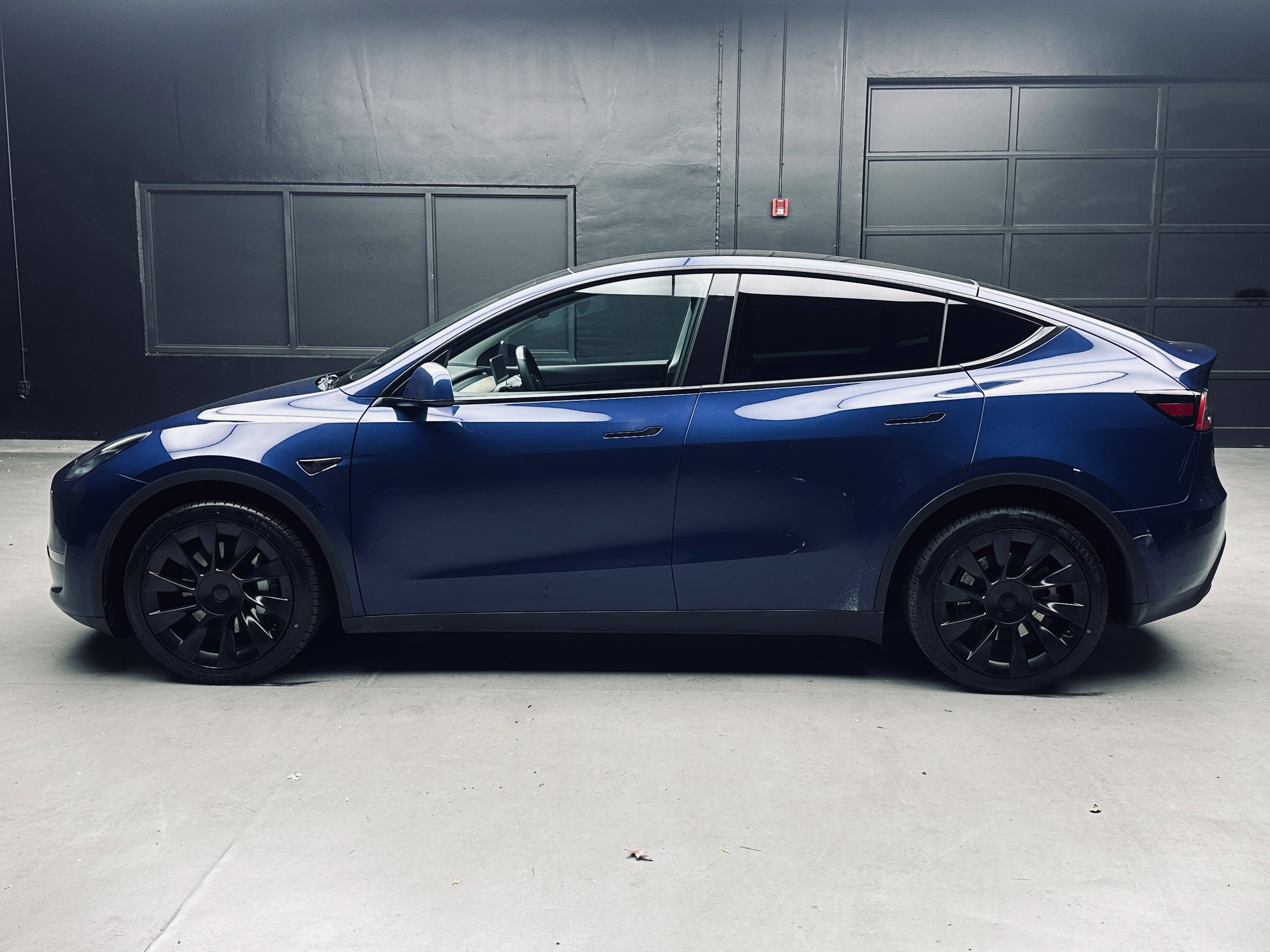 Used 2022 Tesla Model Y Long Range AWD/4WD image 3
