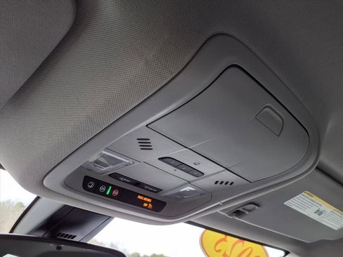 Used 2023 GMC Acadia SLT w/ Technology Package image 23