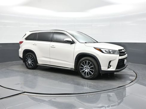 Used 2018 Toyota Highlander SE FWD image 10