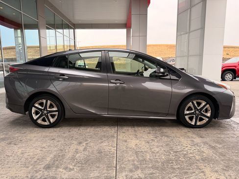 Used 2017 Toyota Prius Three Touring FWD image 11