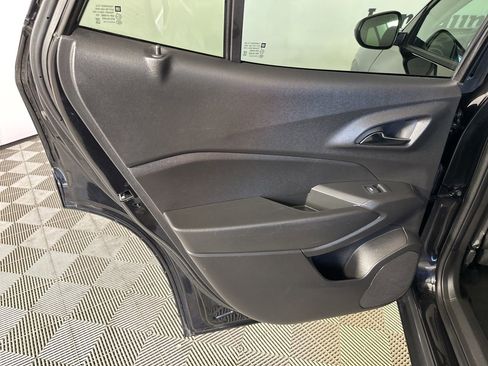 Used 2025 Chevrolet Trax LS image 22