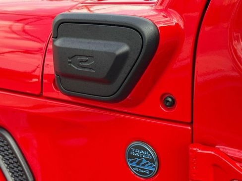 Used 2025 Jeep Wrangler Unlimited Sahara w/ Safety Group AWD/4WD image 7