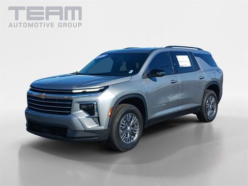 New 2026 Chevrolet Traverse LT image 3