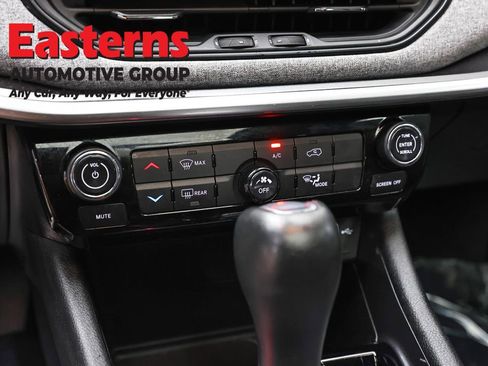 Used 2023 Jeep Compass Latitude w/ Sun and Sound Group AWD/4WD image 20