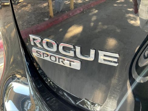 Certified 2022 Nissan Rogue Sport SL image 9