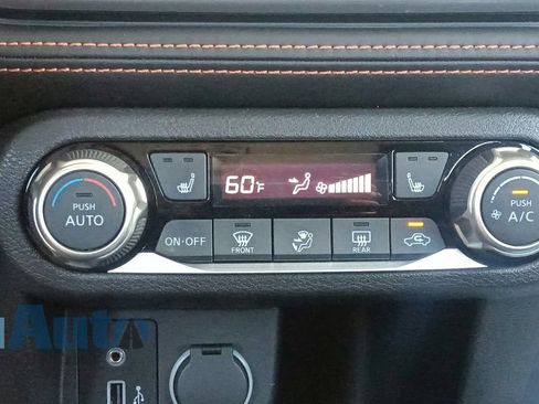 Used 2019 Nissan Kicks SR w/ SR Premium Package FWD image 29
