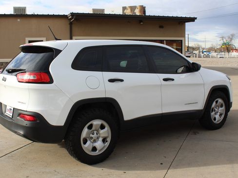 Used 2017 Jeep Cherokee Sport w/ Cold Weather Group image 19