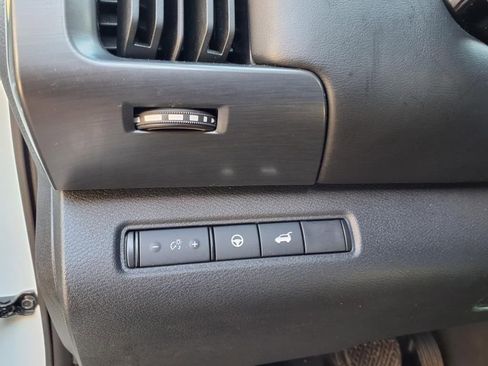 Used 2023 Nissan Pathfinder SL w/ Lighting Package (N92) image 18