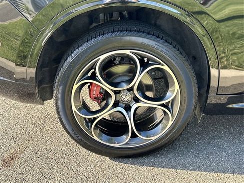 Used 2024 Alfa Romeo Stelvio Veloce image 12