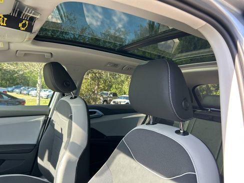 New 2026 Volkswagen Taos SE FWD image 21