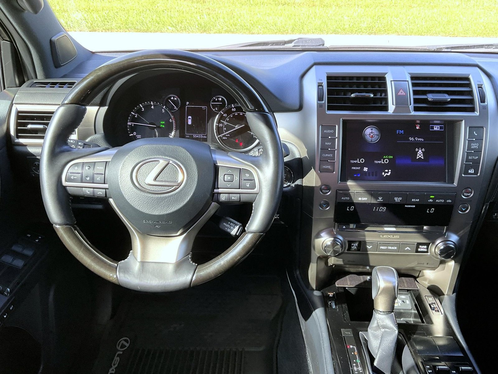 Used 2021 Lexus GX 460 Premium w/ Premium Package AWD/4WD image 17