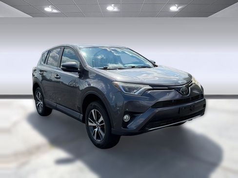 Used 2018 Toyota RAV4 XLE AWD/4WD image 5