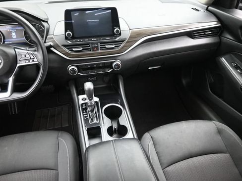 Used 2024 Nissan Altima 2.5 SV FWD image 15