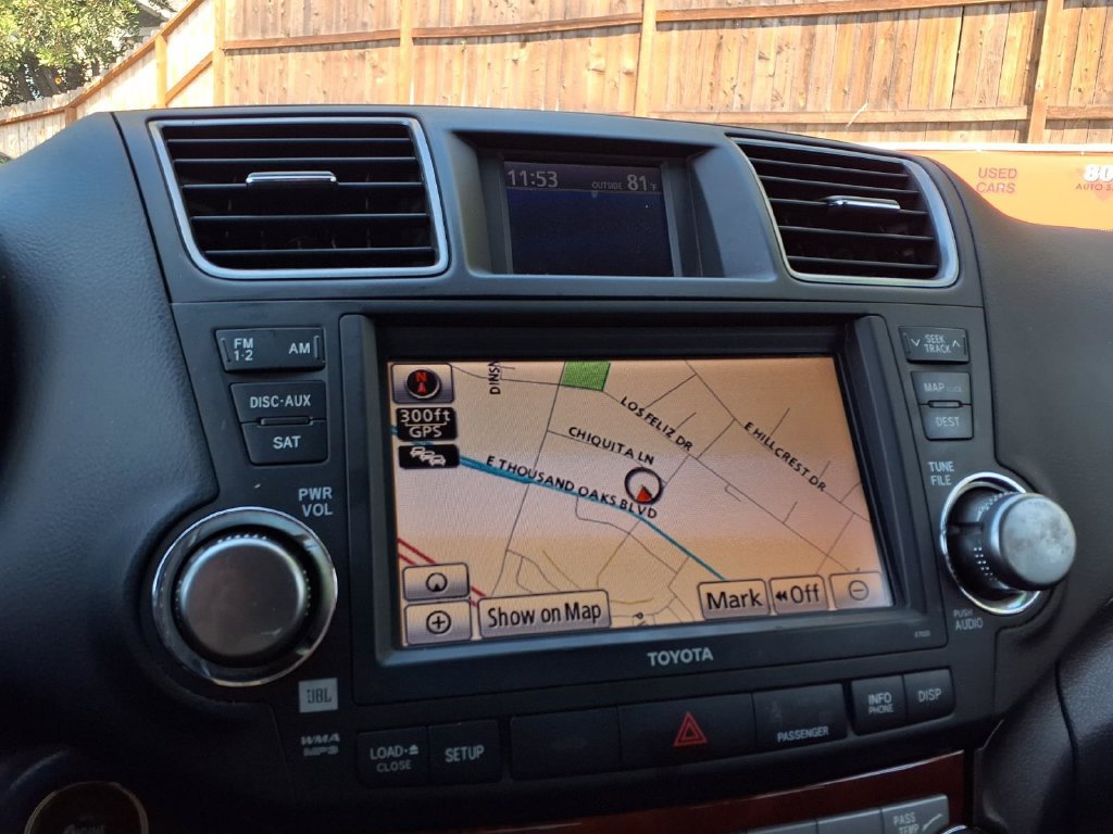 Used 2011 Toyota Highlander Limited w/ Tow Pkg AWD/4WD image 9