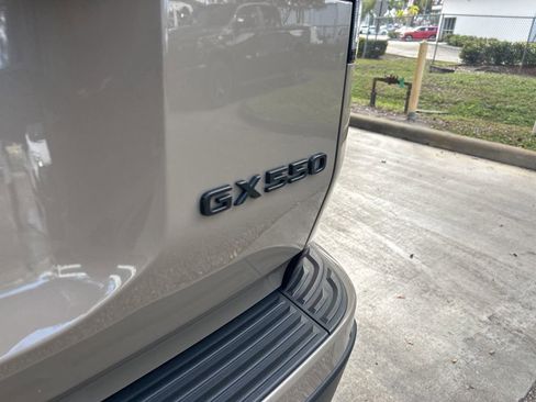 Used 2024 Lexus GX 550 image 17