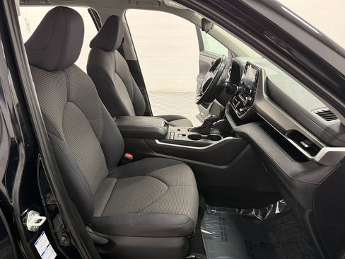 Used 2021 Toyota Highlander LE image 16