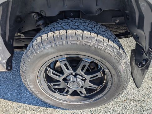 Used 2017 Toyota Tundra SR5 w/ SR5 Upgrade Package image 10