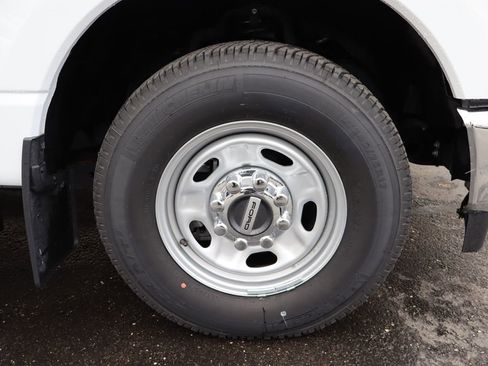 Used 2023 Ford F250 XL w/ XL Chrome Package image 10