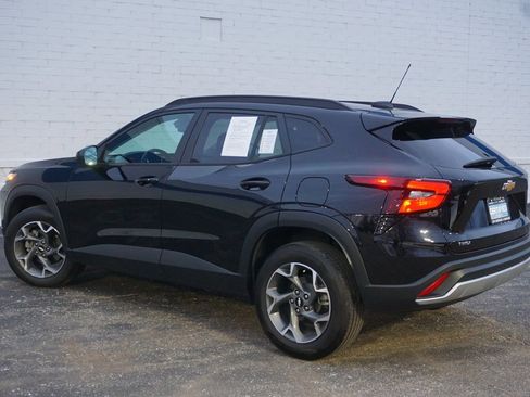 Certified 2024 Chevrolet Trax LT w/ LT Convenience Package image 8