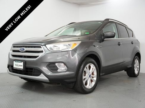 Used 2018 Ford Escape SE image 3