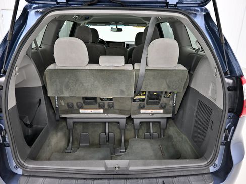 Used 2017 Toyota Sienna LE FWD image 26