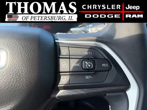 Used 2025 Jeep Grand Cherokee L Limited w/ Black Appearance Package AWD/4WD image 15