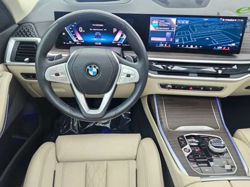 Used 2024 BMW X7 xDrive40i w/ Parking Assistance Package AWD/4WD image 42