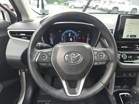 Used 2024 Toyota Corolla Cross XLE w/ Convenience Package AWD/4WD image 18