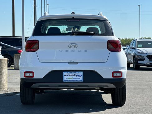 New 2026 Hyundai Venue SEL FWD image 5