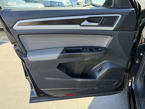 Used 2021 Volkswagen Atlas SE w/ Towing Package image 11