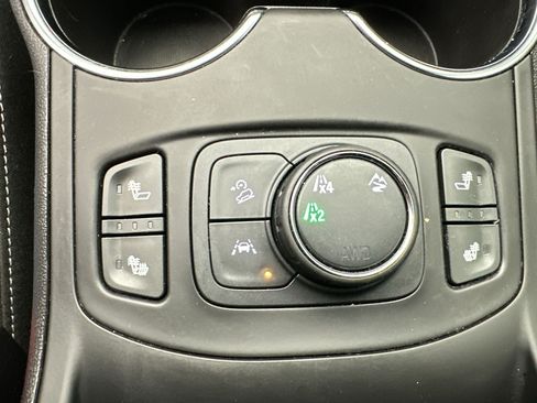 Certified 2024 GMC Terrain SLE w/ Driver Convenience Package AWD/4WD image 17