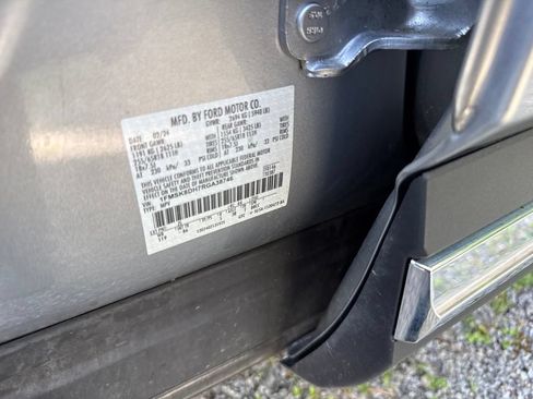 Used 2024 Ford Explorer XLT AWD/4WD image 13