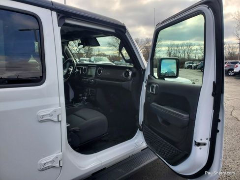 Used 2021 Jeep Wrangler Unlimited Sahara image 36