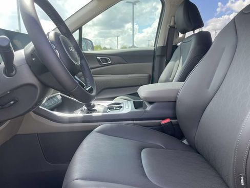 New 2026 Kia Carnival EX FWD image 24