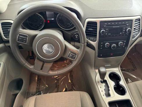 Used 2012 Jeep Grand Cherokee Laredo w/ Laredo E Group AWD/4WD image 27