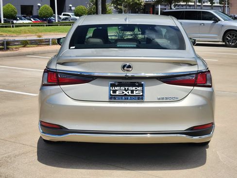 Certified 2023 Lexus ES 300h Ultra Luxury w/ Accessory Package (Z2) FWD image 6