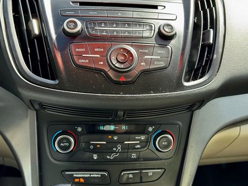 Used 2017 Ford Escape SE image 12